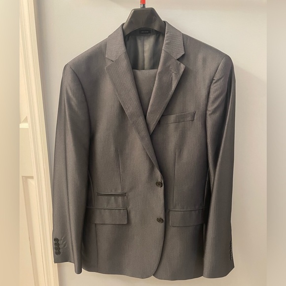 Men’s grey suit